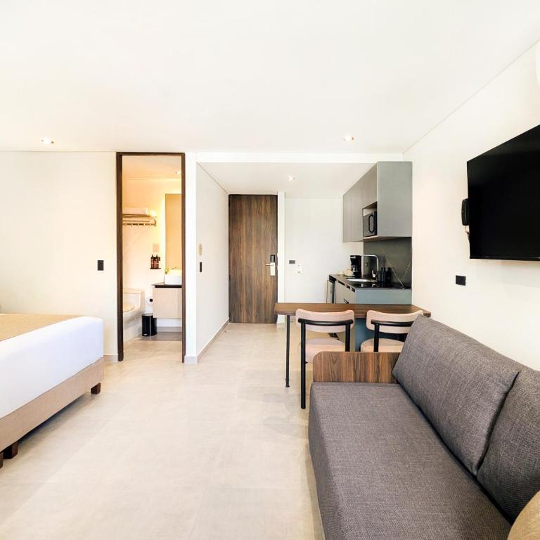 Laureles Selection Suites - Suite with Balcony - 7