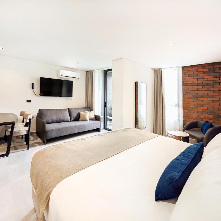 Laureles Selection Suites - Suite with Balcony - 3