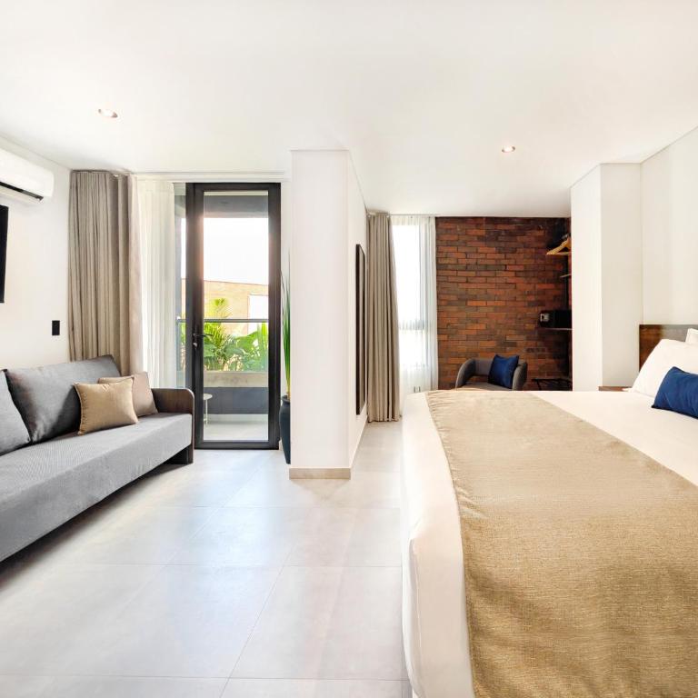 Laureles Selection Suites - Suite with Balcony - 4