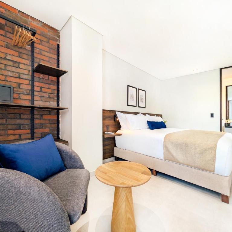 Laureles Selection Suites - Suite with Balcony - 9