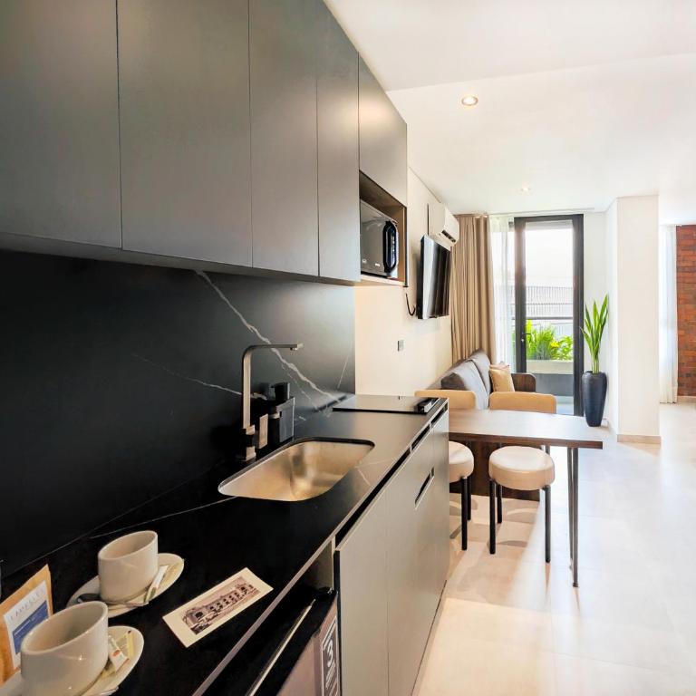 Laureles Selection Suites - Suite with Balcony - 12