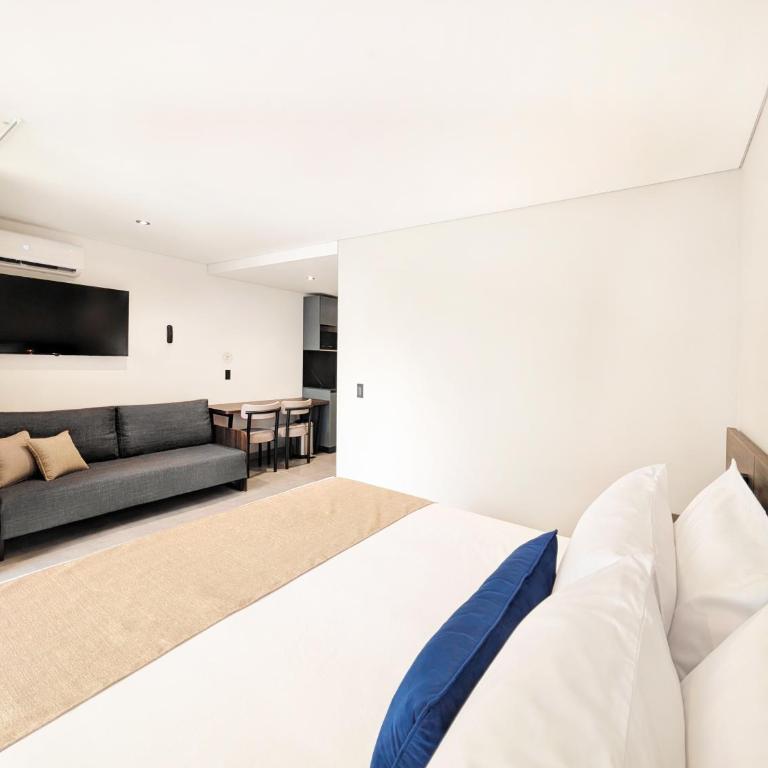 Laureles Selection Suites - Suite with City View - 5