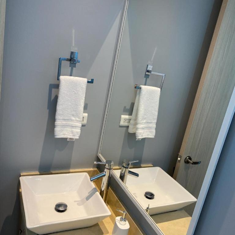 Oceanfront Luxury Apartment Cartagena, High Floor, Rooftop Pool - Apartment - 11