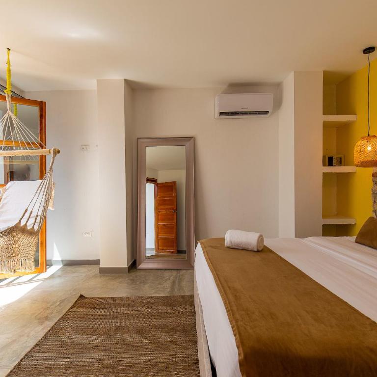 House with Private Pool & Rooftop - Three-Bedroom House - 2