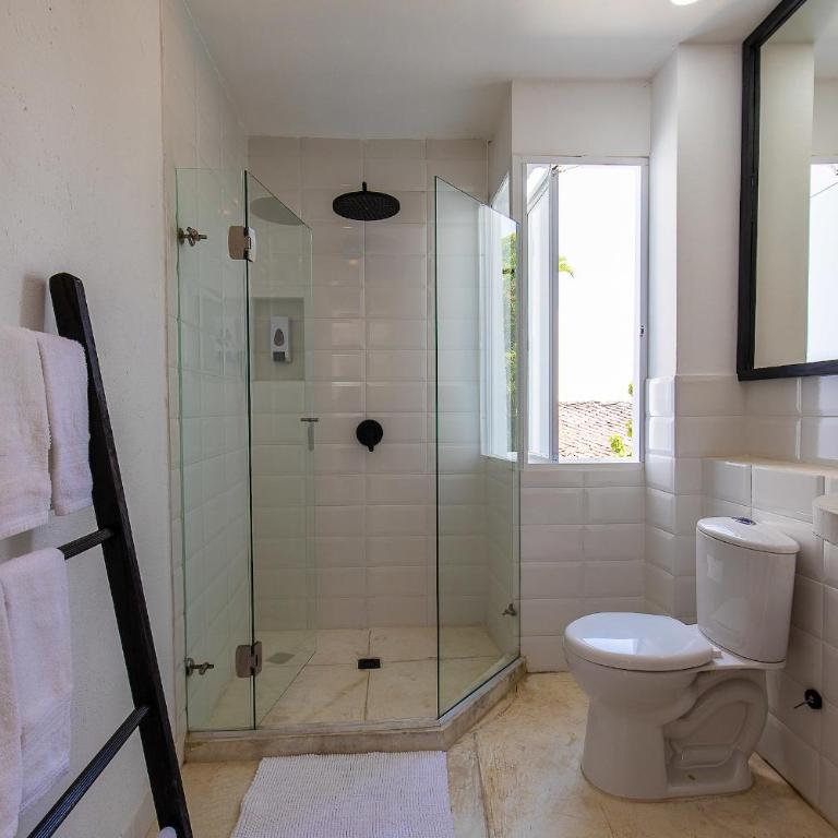 House with Private Pool & Rooftop - Three-Bedroom House - 6