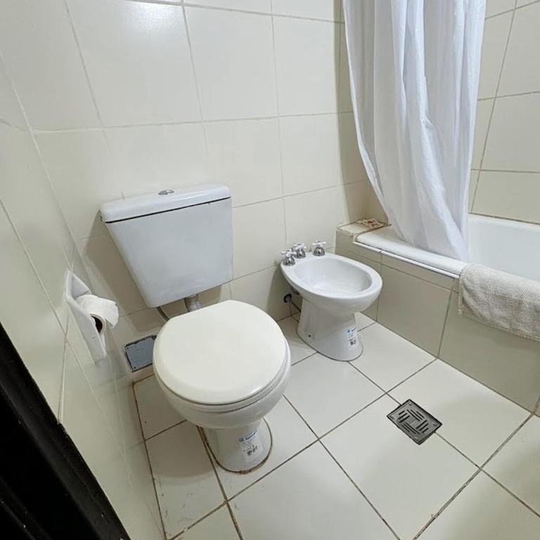 HOTEL APOLO NEUQUEN - Habitación Cuádruple con baño privado - 4