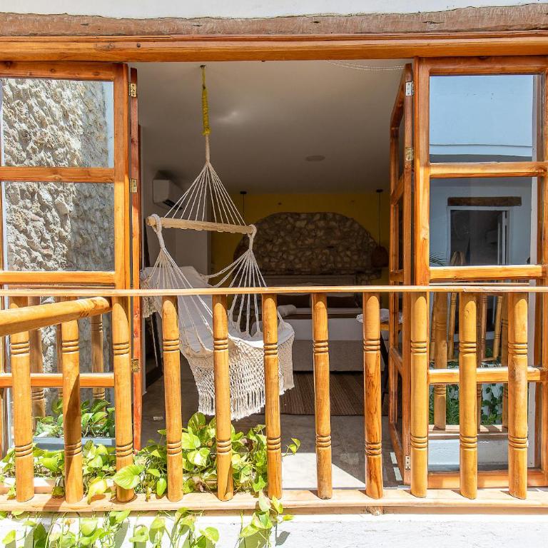 House with Private Pool & Rooftop - Three-Bedroom House - 5