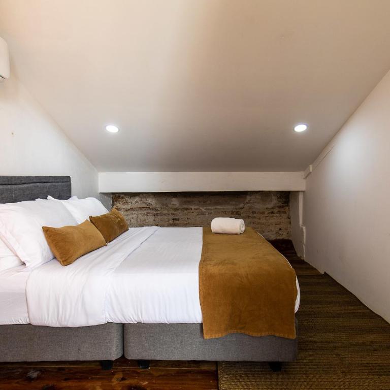 House with Private Pool & Rooftop - Three-Bedroom House - 11