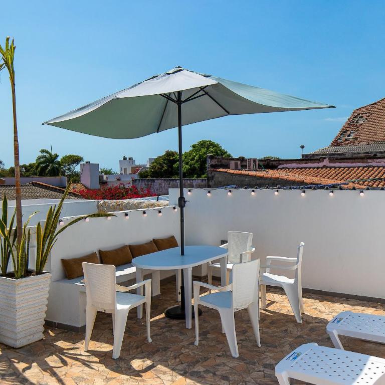 House with Private Pool & Rooftop - Three-Bedroom House - 30