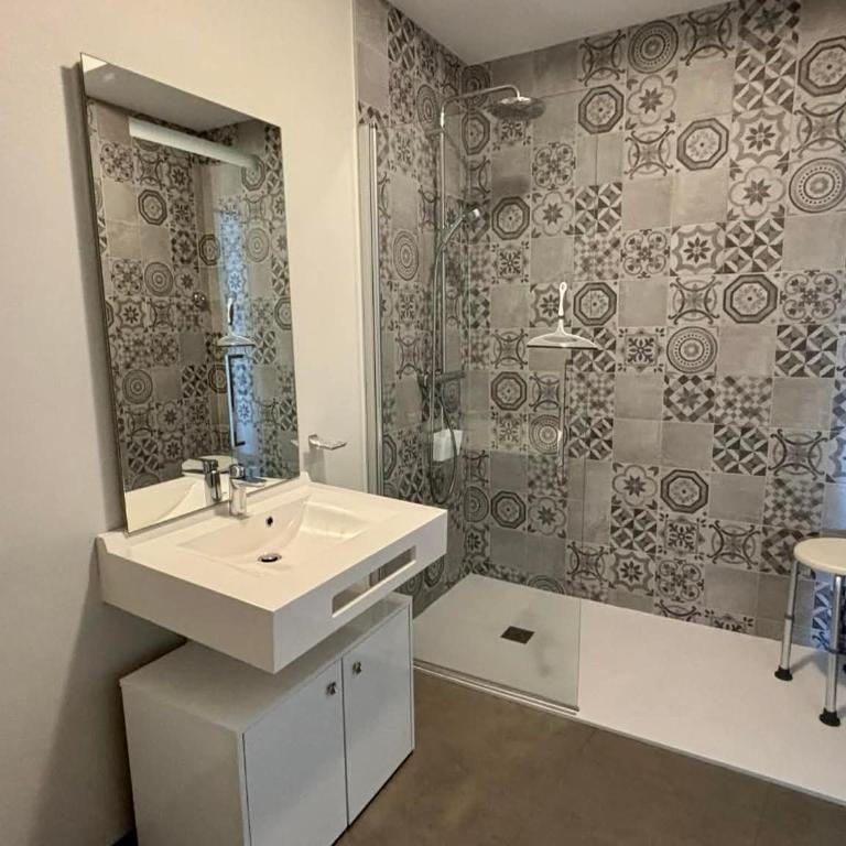 Appartement PMR 4 pers, plage, piscine chauffée, parking, animaux admis - FR-1-194-254 - Appartement - 9