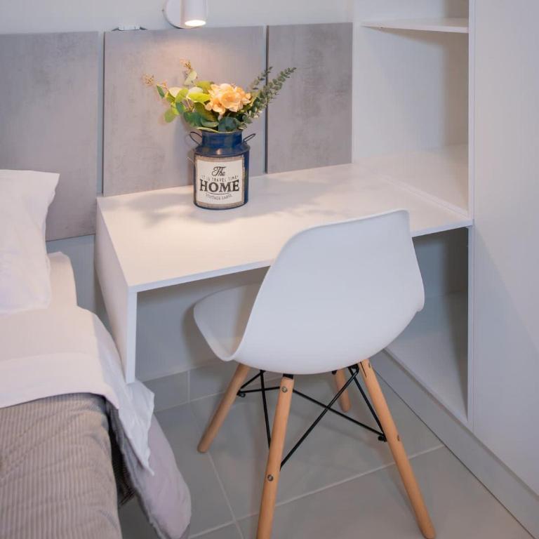 Cozy 1BR Sofa Pool & Cowork - Apartamento - 13