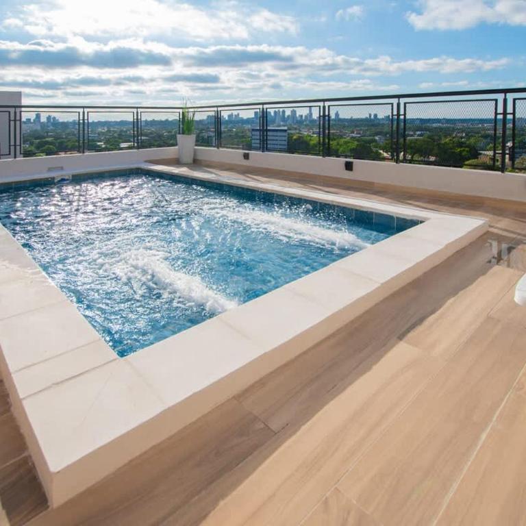 Peaceful Stay with Rooftop Pool Access U214 - Apartamento - 4