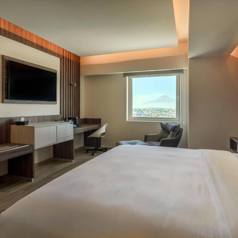 Radisson Puebla Angelopolis - King Suite - Non Smoking/Interior Corridor - 1