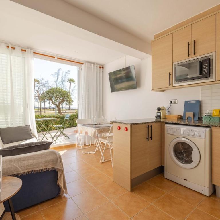Planta baja en 1ª línea de playa - Two-Bedroom Apartment with Terrace and Sea View - 26