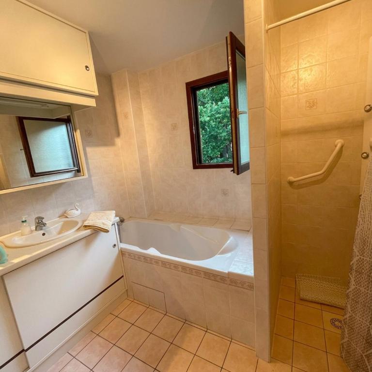La maison des crêts - 40min du ski ou lac d'Annecy - Four-Bedroom House - 8