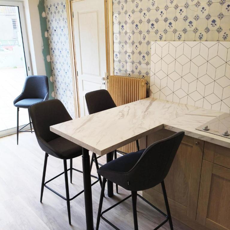 Appartement lumineux avec terrasse de 40m2 10min des remparts - Appartement 1 Chambre - 24