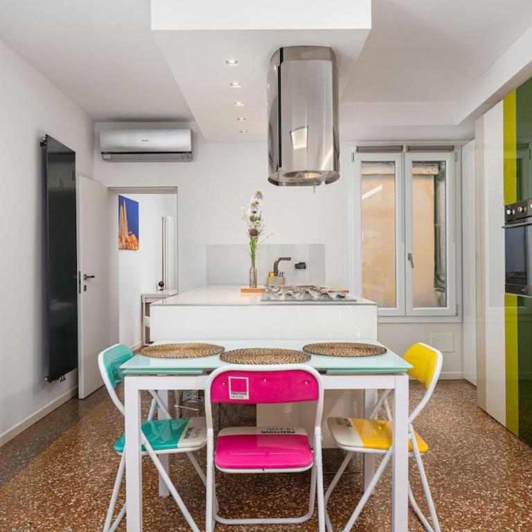5min dalle Due Torri, Appartamento di Design 2 Camere - Appartamento con 3 Camere da Letto - 1