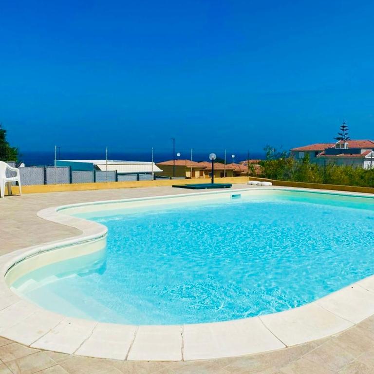 SHARED SWIMMING POOL, House relax Lu Bagnu - Appartamento con 2 Camere da Letto - 1