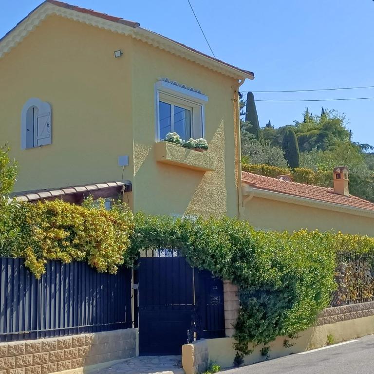 Vivez la douceur de Mougins : une maison pleine de charme pour des moments de partage - Maison 2 Chambres - 10