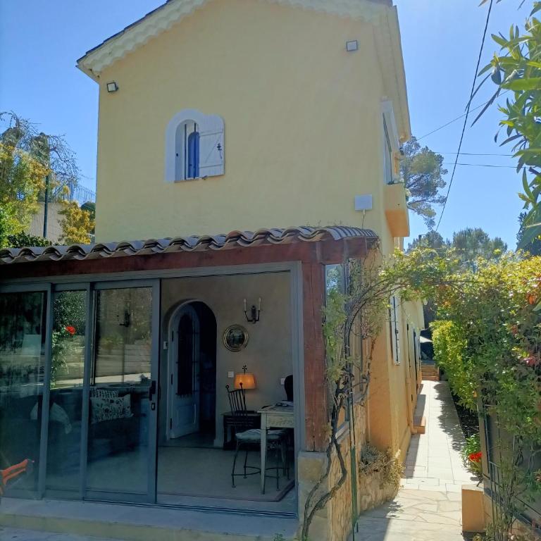 Vivez la douceur de Mougins : une maison pleine de charme pour des moments de partage - Maison 2 Chambres - 11