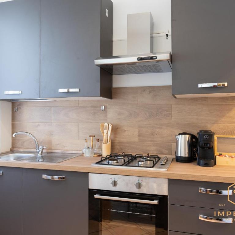 Imperium Luxury Flat - 12Pax, 4 BDRM, 8 min Metro, City Center, A-C - Appartamento Deluxe con 4 Camere da Letto - 49