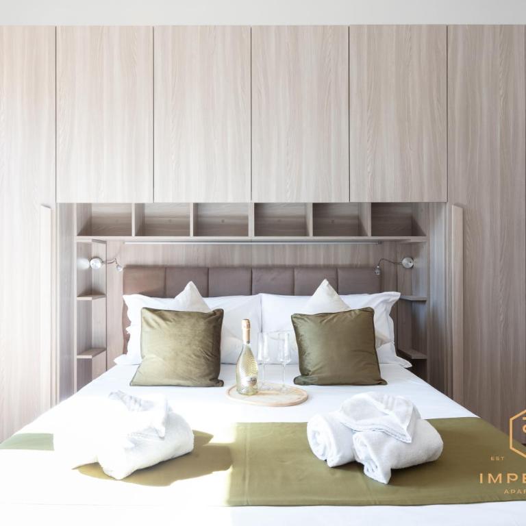 Imperium Luxury Flat - 12Pax, 4 BDRM, 8 min Metro, City Center, A-C - Appartamento Deluxe con 4 Camere da Letto - 30