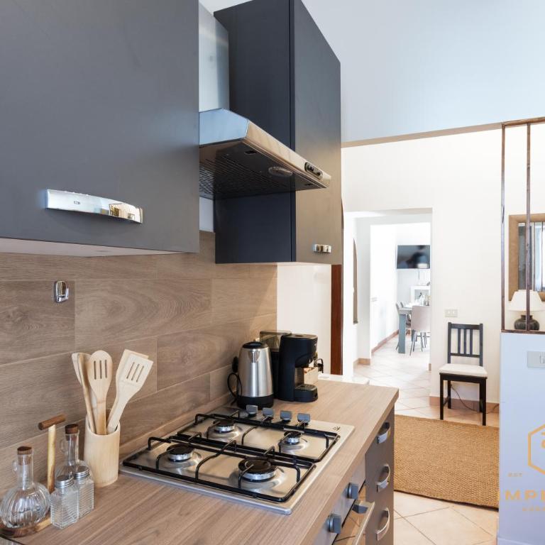 Imperium Luxury Flat - 12Pax, 4 BDRM, 8 min Metro, City Center, A-C - Appartamento Deluxe con 4 Camere da Letto - 50