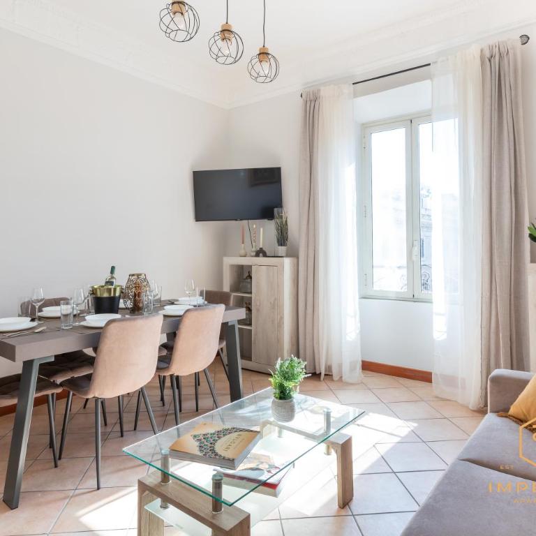 Imperium Luxury Flat - 12Pax, 4 BDRM, 8 min Metro, City Center, A-C - Appartamento Deluxe con 4 Camere da Letto - 5