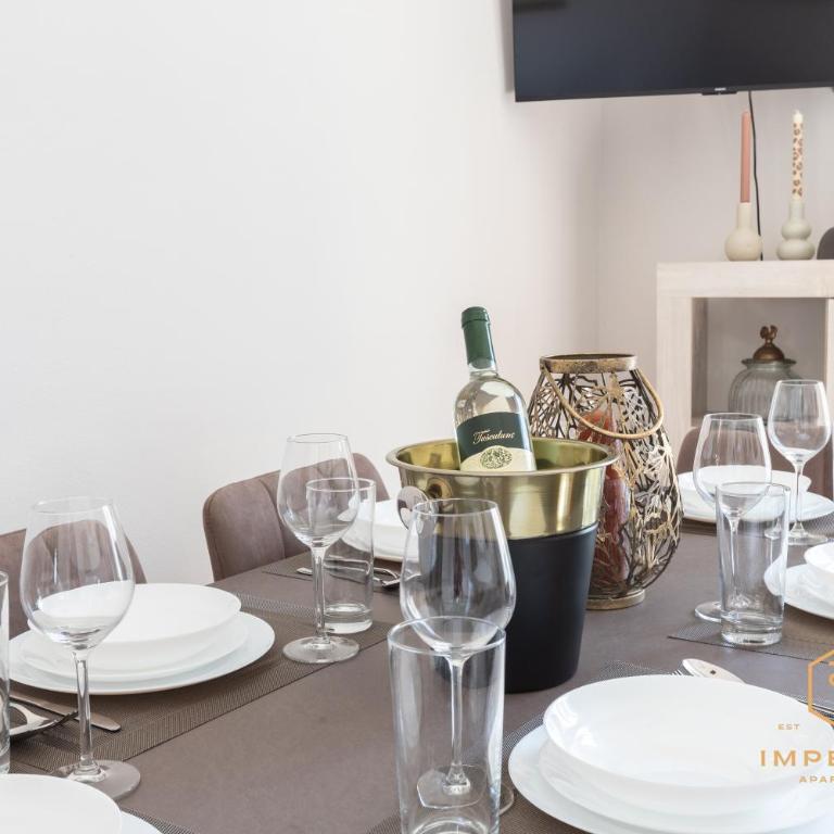 Imperium Luxury Flat - 12Pax, 4 BDRM, 8 min Metro, City Center, A-C - Appartamento Deluxe con 4 Camere da Letto - 47