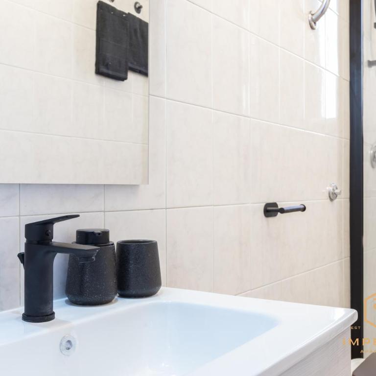 Imperium Luxury Flat - 12Pax, 4 BDRM, 8 min Metro, City Center, A-C - Appartamento Deluxe con 4 Camere da Letto - 40