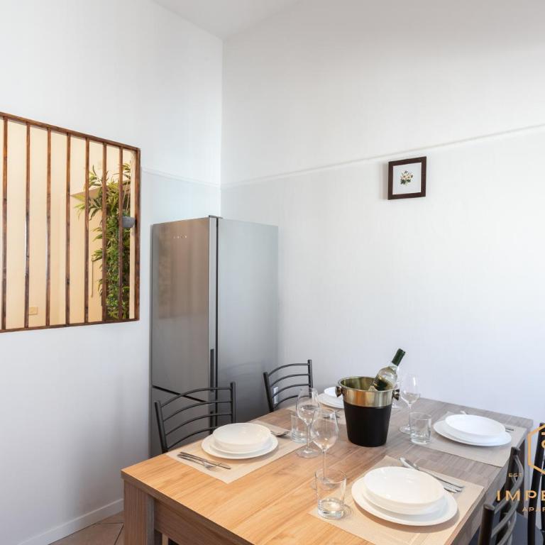 Imperium Luxury Flat - 12Pax, 4 BDRM, 8 min Metro, City Center, A-C - Appartamento Deluxe con 4 Camere da Letto - 54