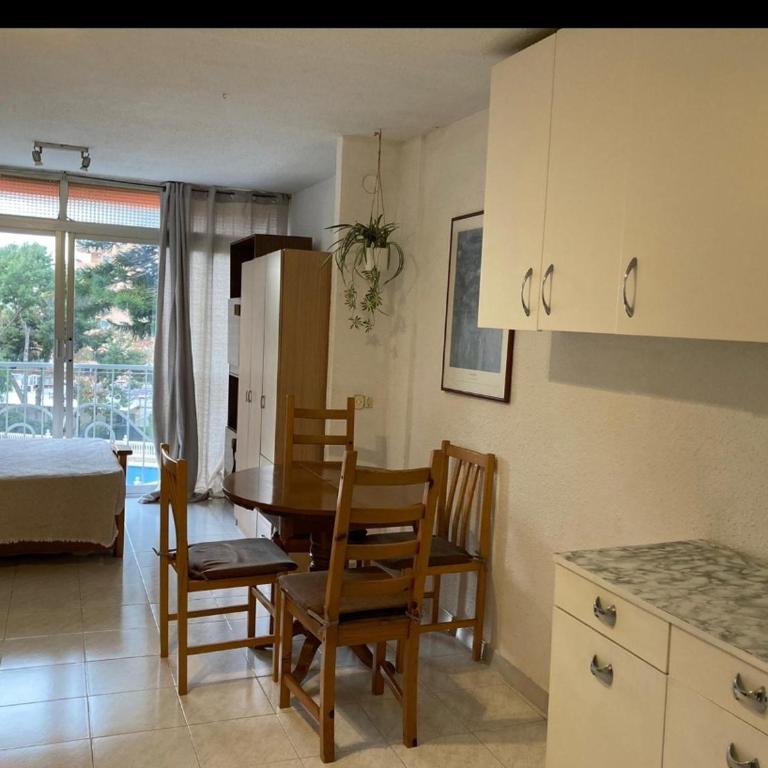 Apartamento en Benidorm con piscina - One-Bedroom Apartment - 4