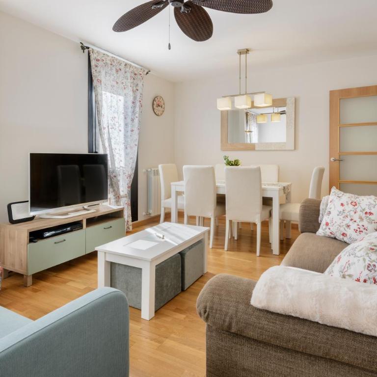 Alojamiento Escuelas Pias Jaca - Apartamento de 3 dormitorios - 3