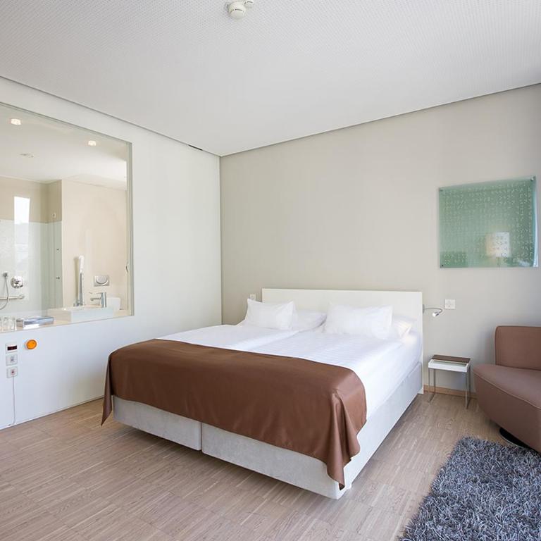 Hotel Am Domplatz - Adult Only - Zimmer mit Kingsize-Bett - Barrierefrei/befahrbare Dusche - 4