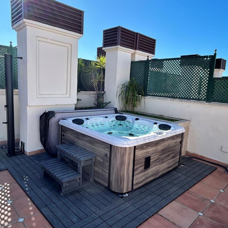 Apartamentos Guadalpin Boutique - Apartamento de 3 dormitorios con jacuzzi y vistas al mar y a la piscina - Ático - 11