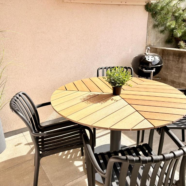 Ambiente Appartement C2 - moderne Ferienwohnung mit Terrasse in Leukerbad - Apartment mit 1 Schlafzimmer und Terrasse - 17