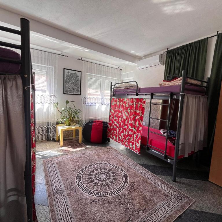 Hostel Backpackers - Quadruple Room - 4
