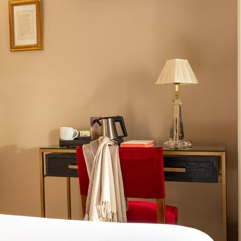 Hotel Des Deux Continents - Chambre Confortable - 1