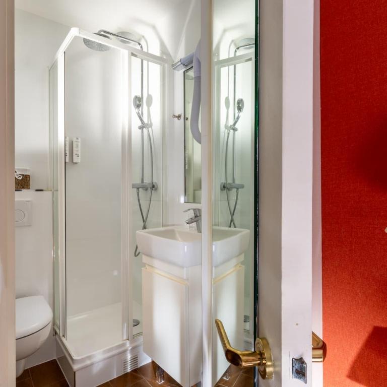 Hotel Des Deux Continents - Chambre Confortable - 4
