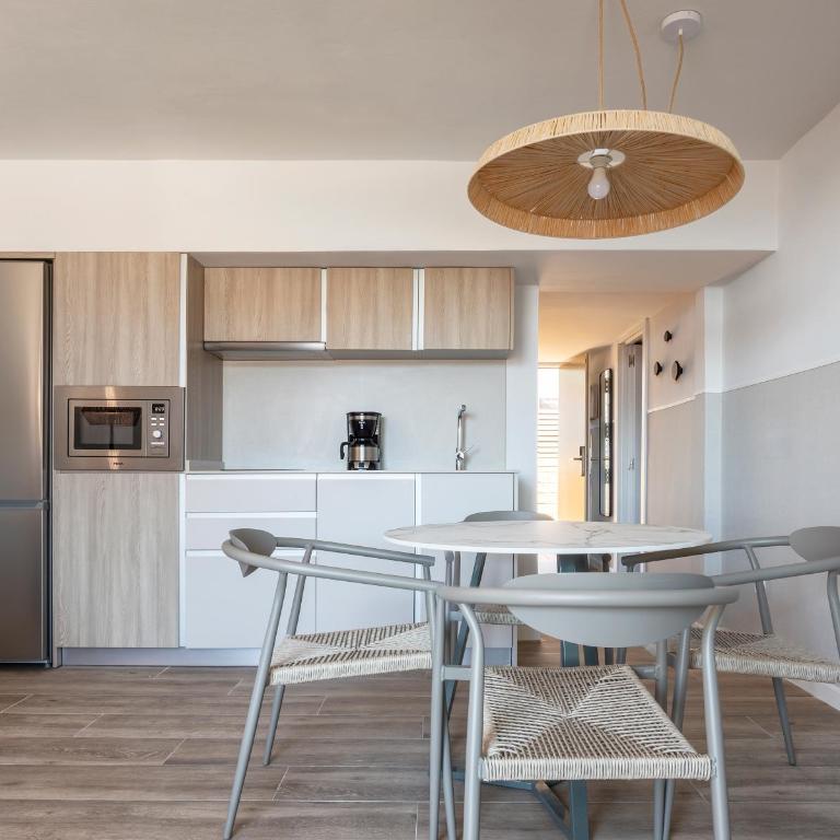Feelathome Vil-la Romana - Apartamento Dúplex de 1 dormitorio con terraza y vistas al mar - 4