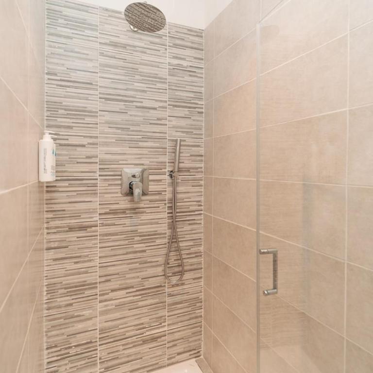 Loft Hangar in Como Lake center & Private Parking - One-Bedroom Apartment - 18