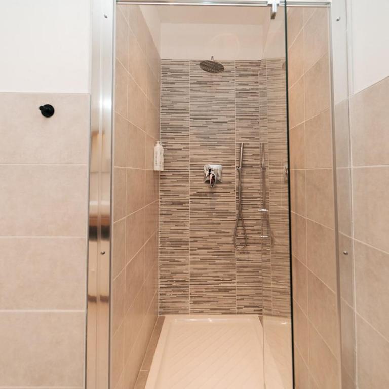 Loft Hangar in Como Lake center & Private Parking - One-Bedroom Apartment - 26