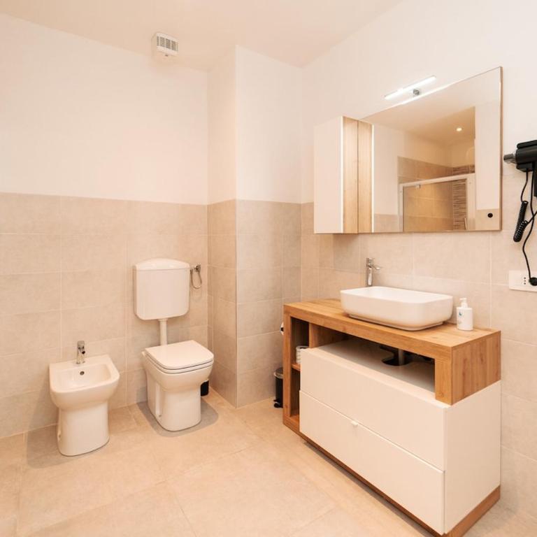 Loft Hangar in Como Lake center & Private Parking - One-Bedroom Apartment - 36