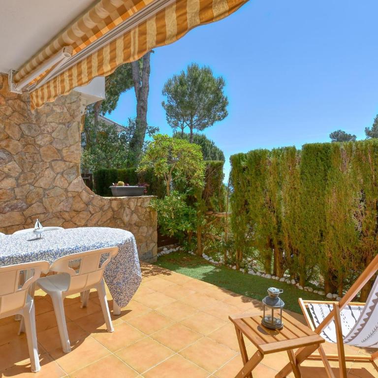 Baix amb terrassa jardí privada i accés a piscina - Apartamento - 3