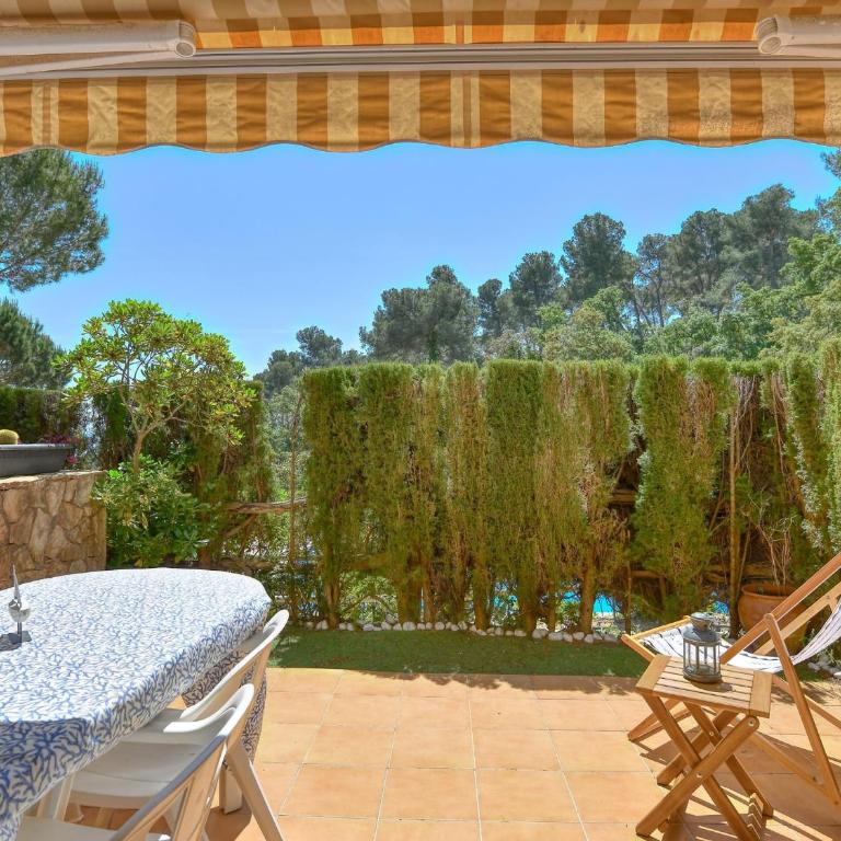 Baix amb terrassa jardí privada i accés a piscina - Apartamento - 4