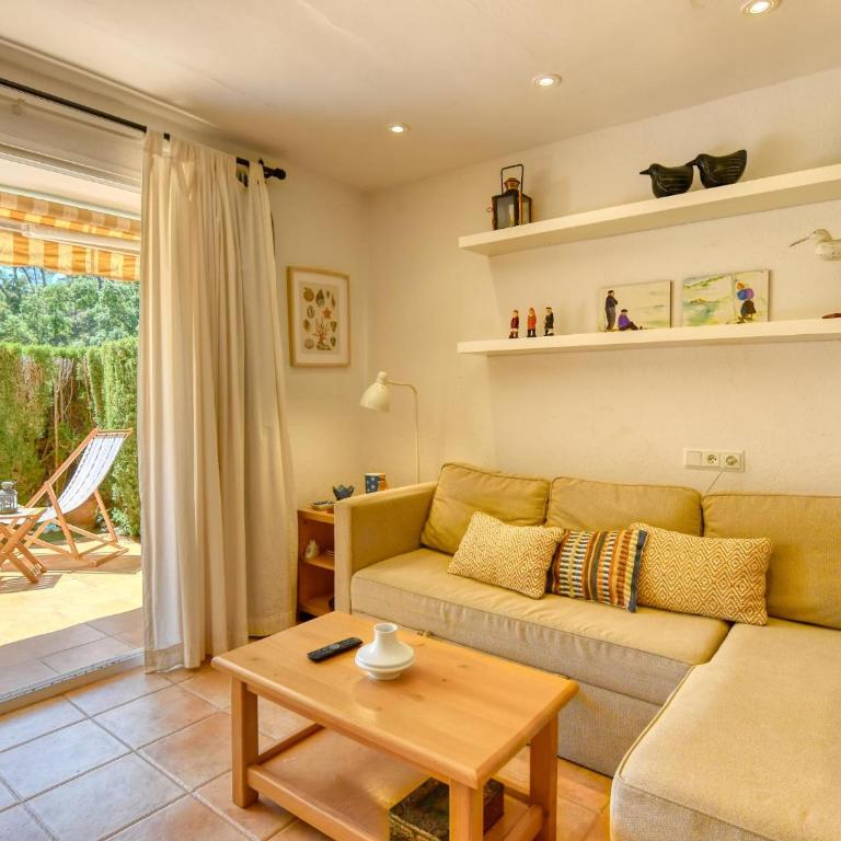 Baix amb terrassa jardí privada i accés a piscina - Apartamento - 5