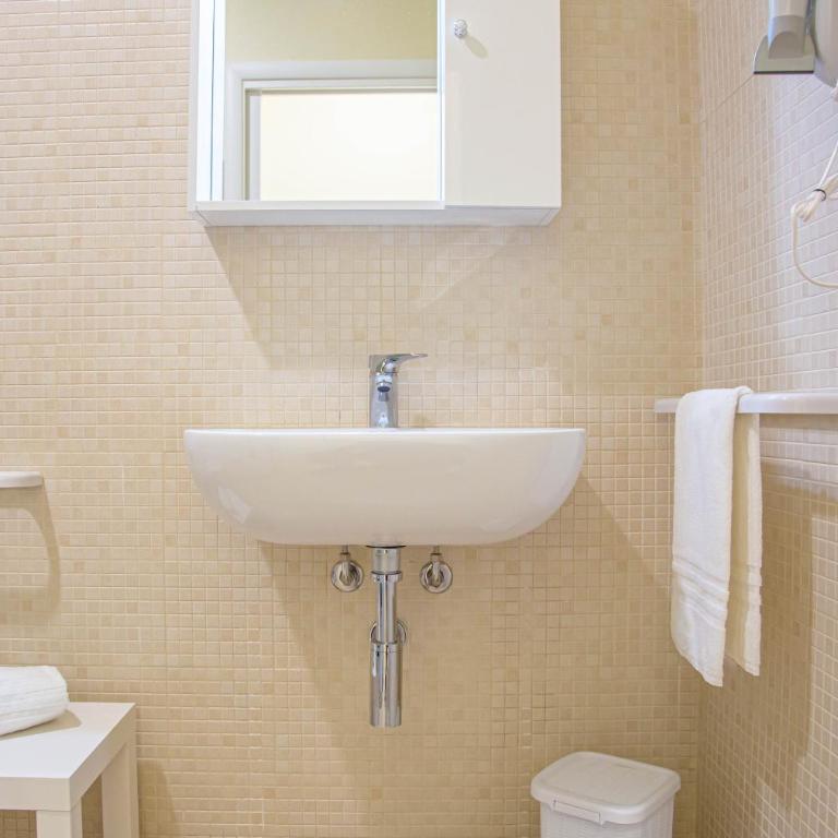 Appartamenti in centro a due passi dal mare - Cala Gonone - Appartamento con 1 Camera da Letto e Balcone - 10