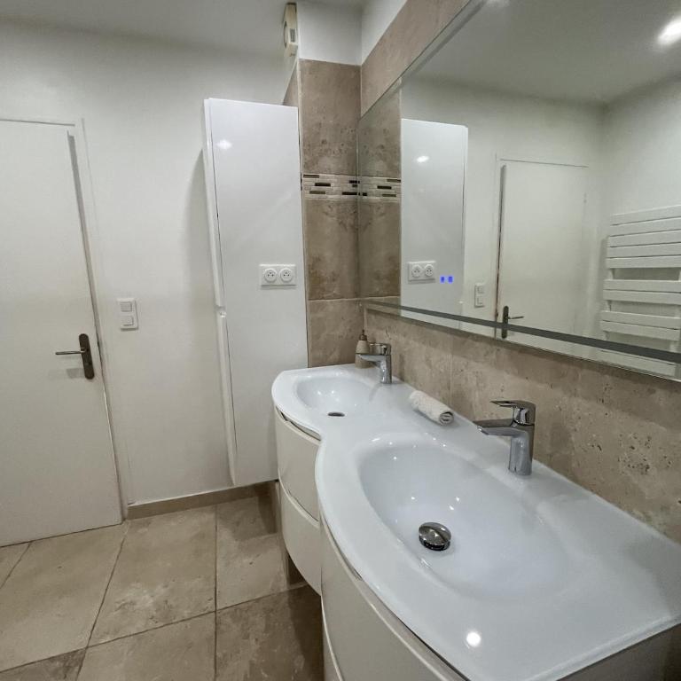 Les SAISONS SAINTE MAXIME - Two-Bedroom Apartment - 10