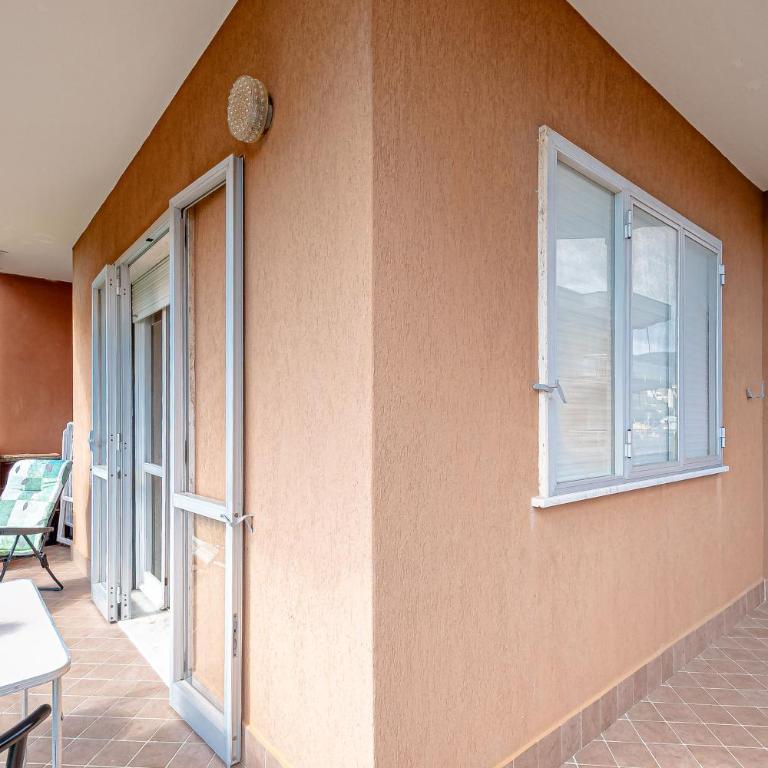 14 minuti da mare e centro - Relax e Vista aperta - Appartamento con 1 Camera da Letto e Balcone - 14