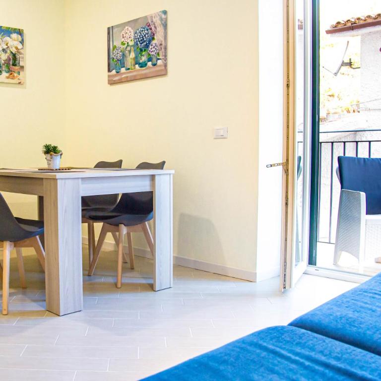 Appartamenti in centro a due passi dal mare - Cala Gonone - Appartamento con 1 Camera da Letto e Balcone - 16